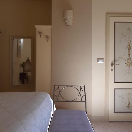 Dolce Rosa ♡ Centro Storico Bed & Breakfast Sansepolcro Ngoại thất bức ảnh