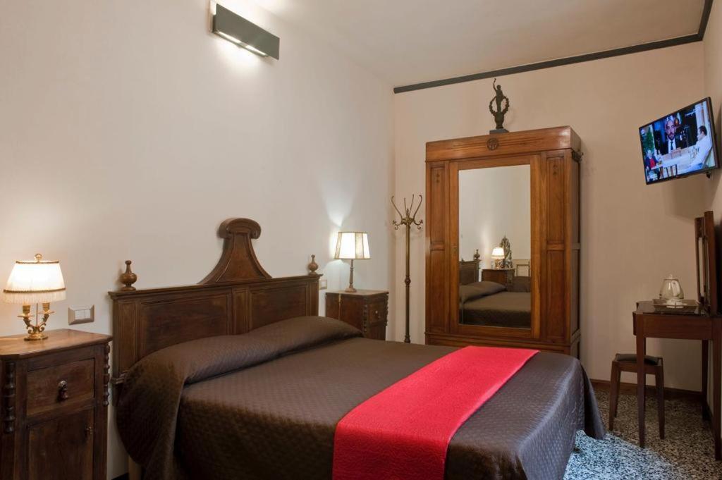 Dolce Rosa ♡ Centro Storico Bed & Breakfast Sansepolcro Ngoại thất bức ảnh