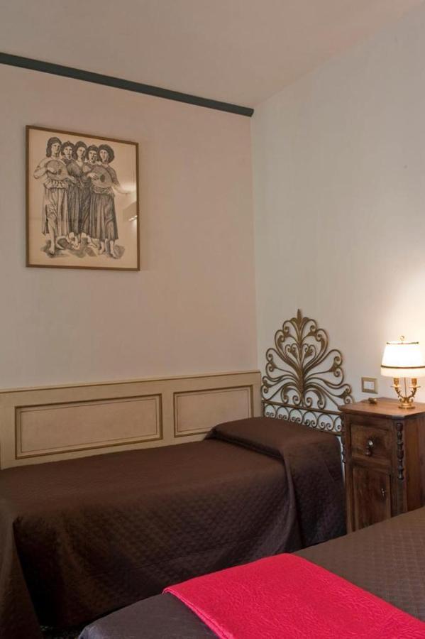 Dolce Rosa ♡ Centro Storico Bed & Breakfast Sansepolcro Ngoại thất bức ảnh