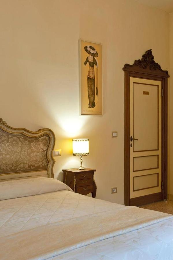 Dolce Rosa ♡ Centro Storico Bed & Breakfast Sansepolcro Ngoại thất bức ảnh