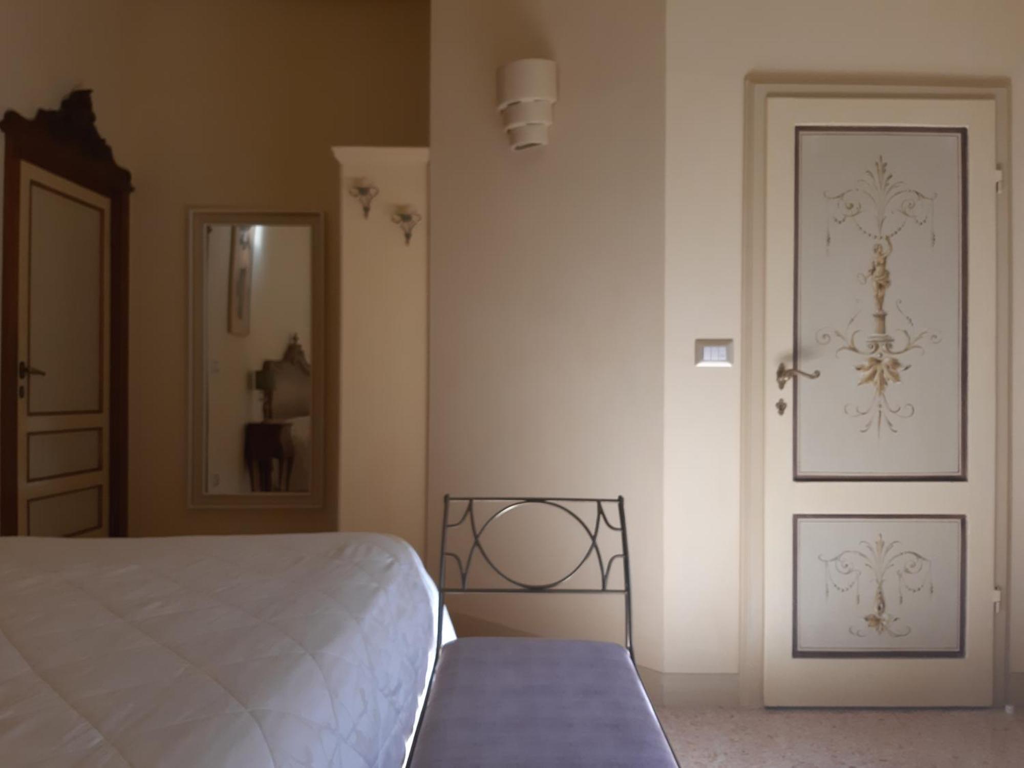 Dolce Rosa ♡ Centro Storico Bed & Breakfast Sansepolcro Ngoại thất bức ảnh